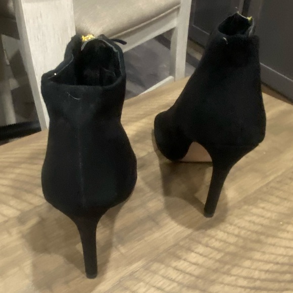 Size 6.5 black velvety heels. - Picture 3 of 6